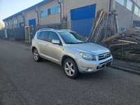 Rav4 2.2d lift  4x4  Posiadam inne  auta  z  włoch   całe i uszkodzone
