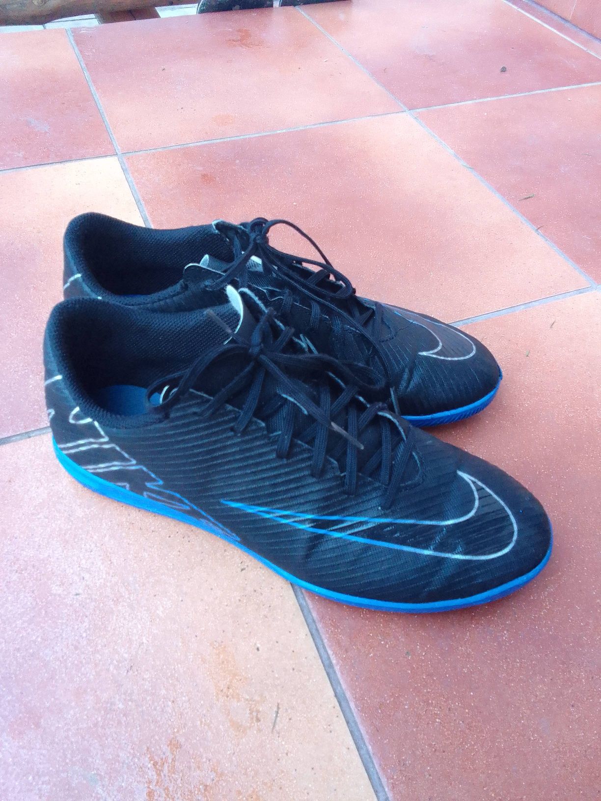 Halówki Nike rozm.41, wkładka 25-25,5 cm