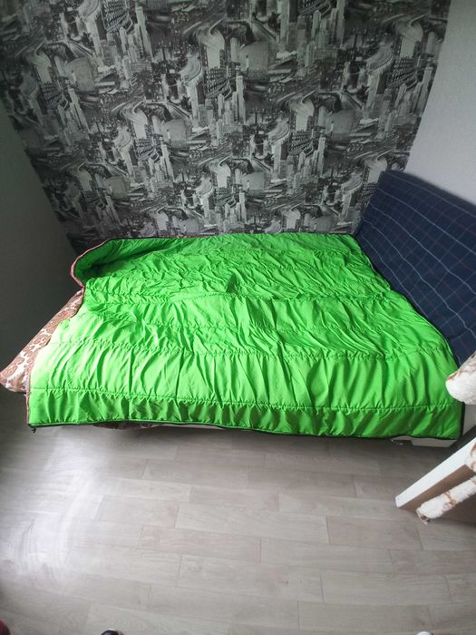 Широкий спальний мішок з капюшоном .
Продам 600 грн