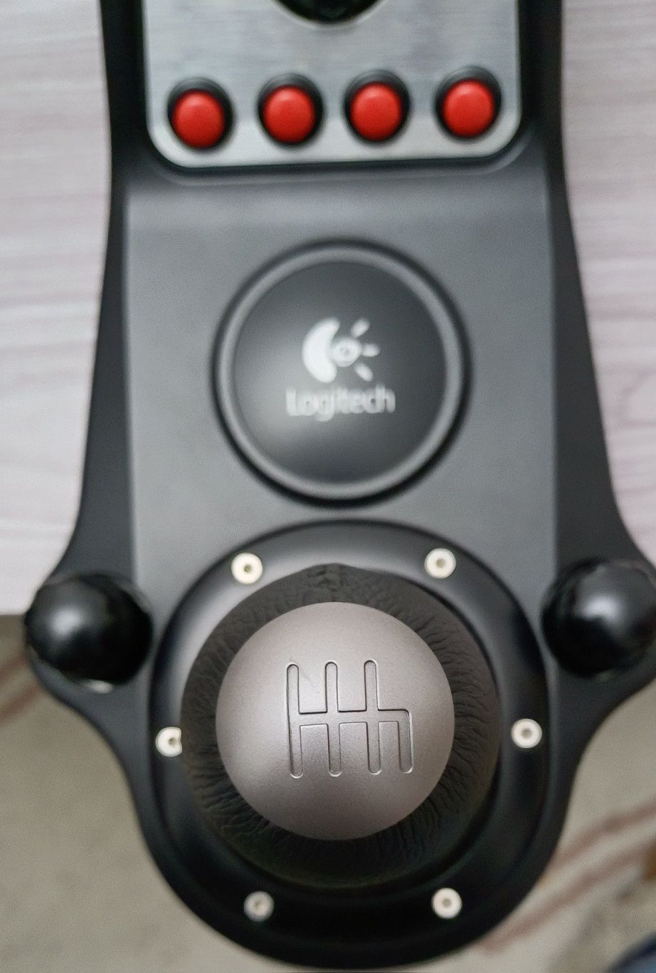 Kit Logitech G27 (Volante, Pedais e Manete de 6 velocidades)