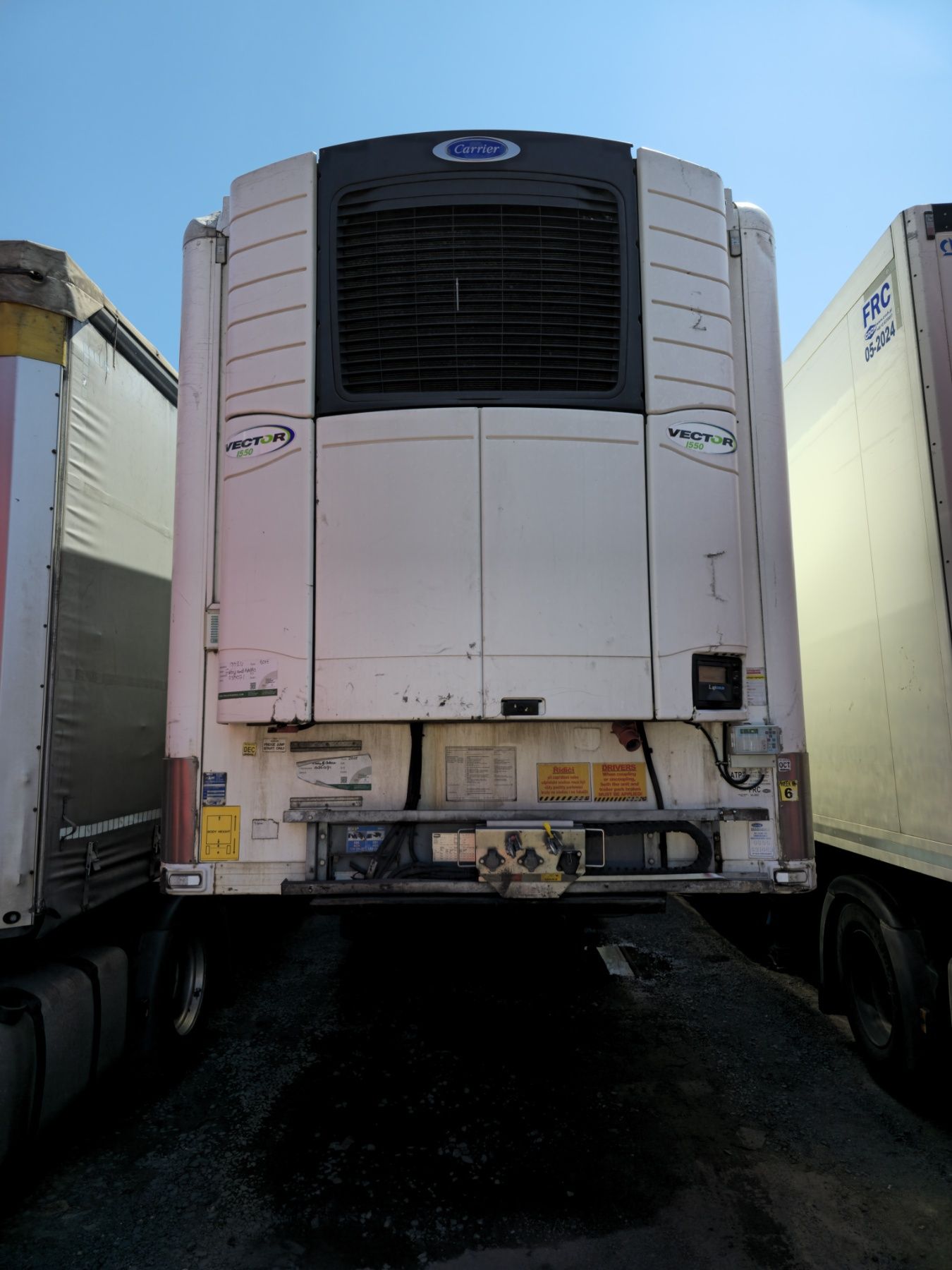 Chłodnia Gray & Adams 2015 + agregat Carrier Vector 1550