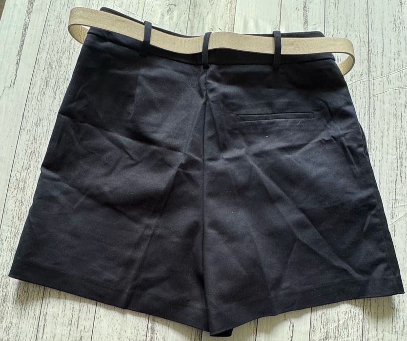 Szorty ZARA z paskiem, klasyczny fason, rozmiar M