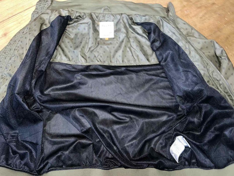 Чоловіча куртка весняна L терміново