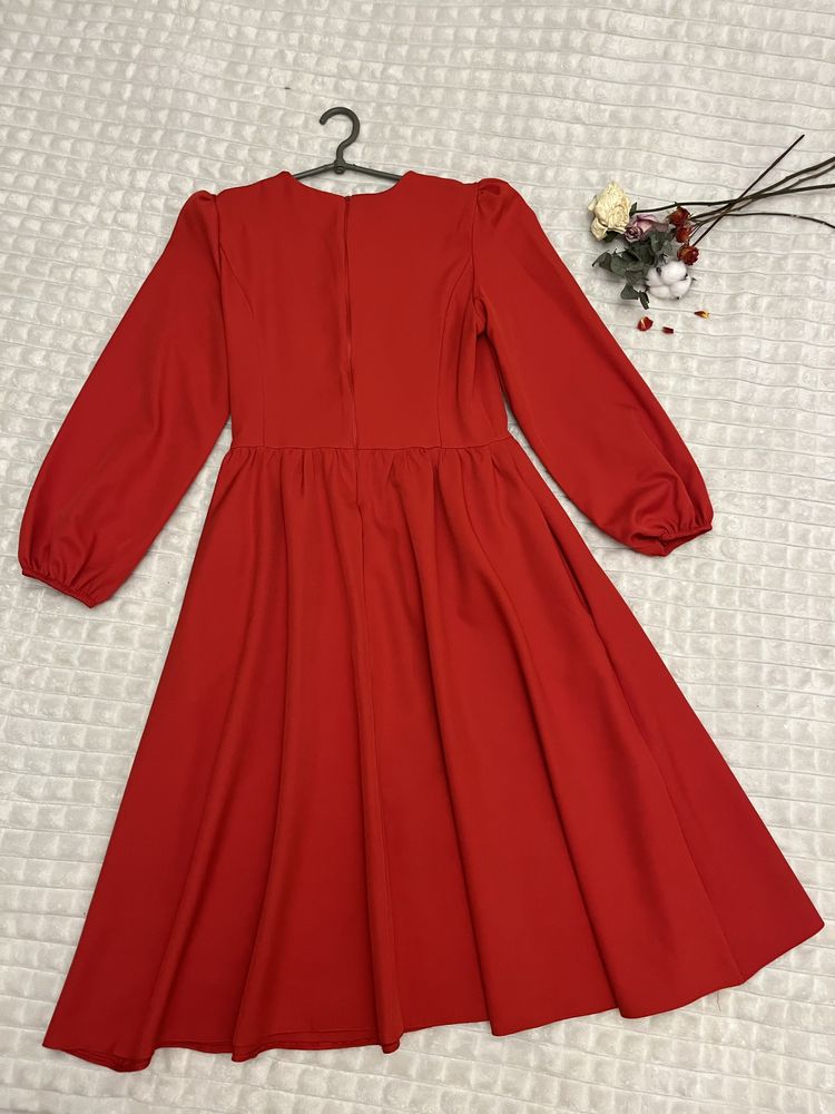 Плаття міді червоне