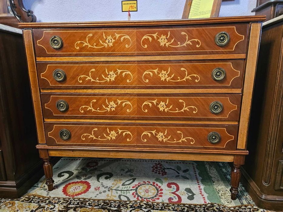 Cómoda antiga estilo D. Maria - Bom estado geral