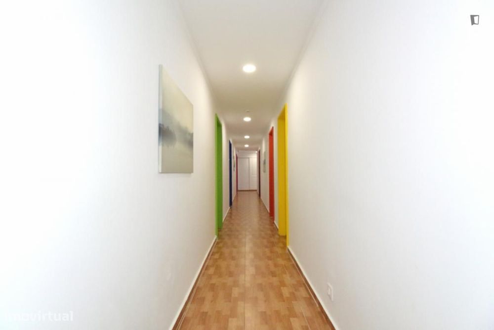 Quarto - localizado em Penha Lisbon