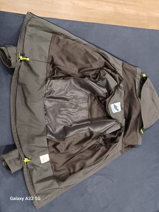 Kurtka przeciwdeszczowa Stormberg.