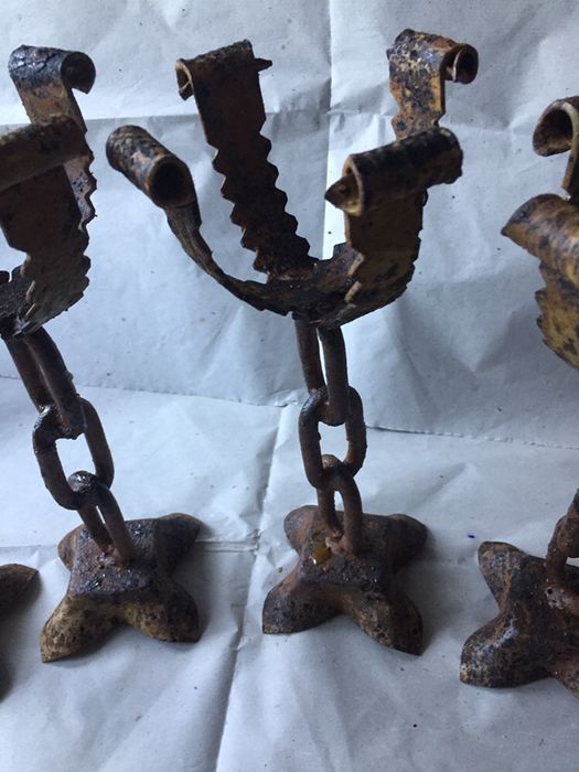 Muito antigos castiçais feitos manual