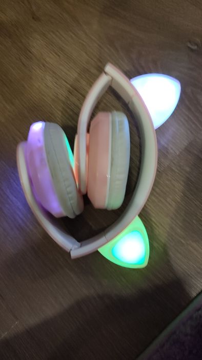 Słuchawki bezprzewodowe świecące