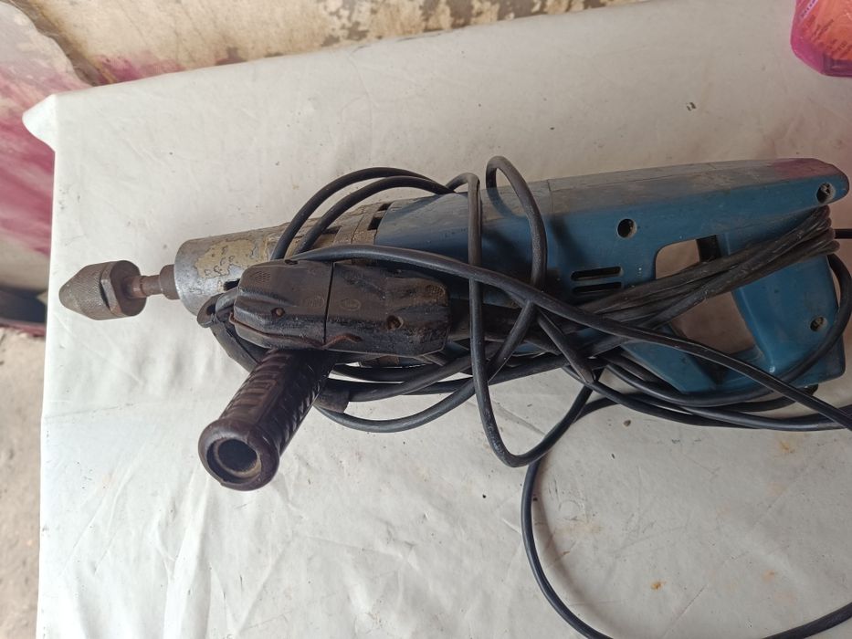 Продам дрель  цена 750гр