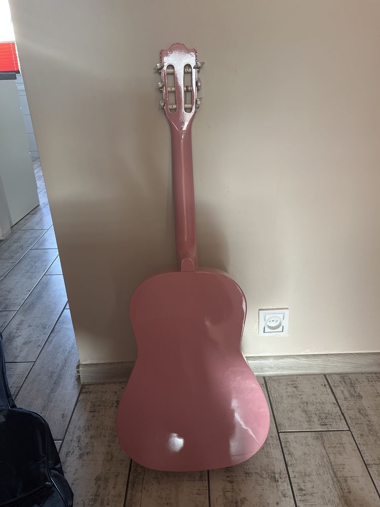 Gitara echo bez jednej struny