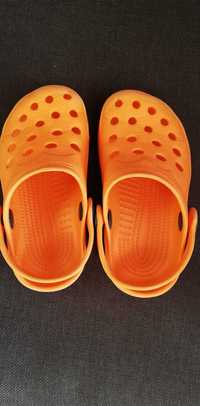 Sandálias tipo crocs -  tamanho nº 22
