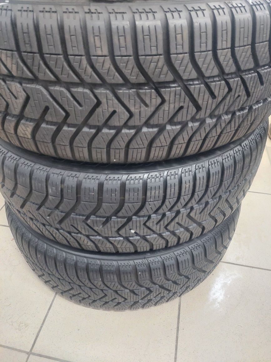 Комплект зимової гуми зима зимня Pirelli R17 195 55