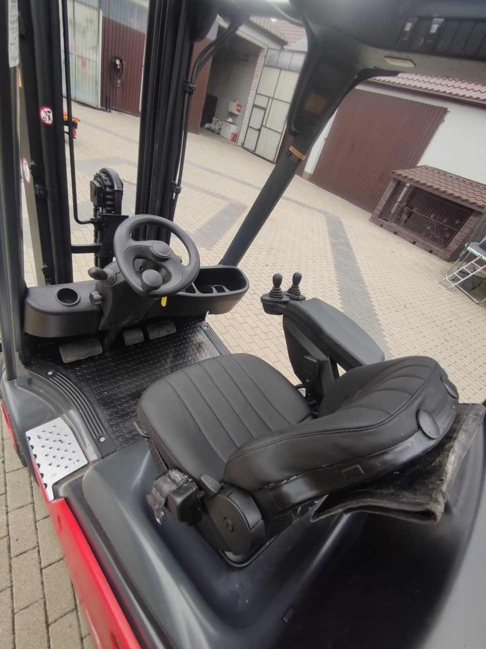 Wózek widłowy Linde H16 Triplex z wolnym skokiem