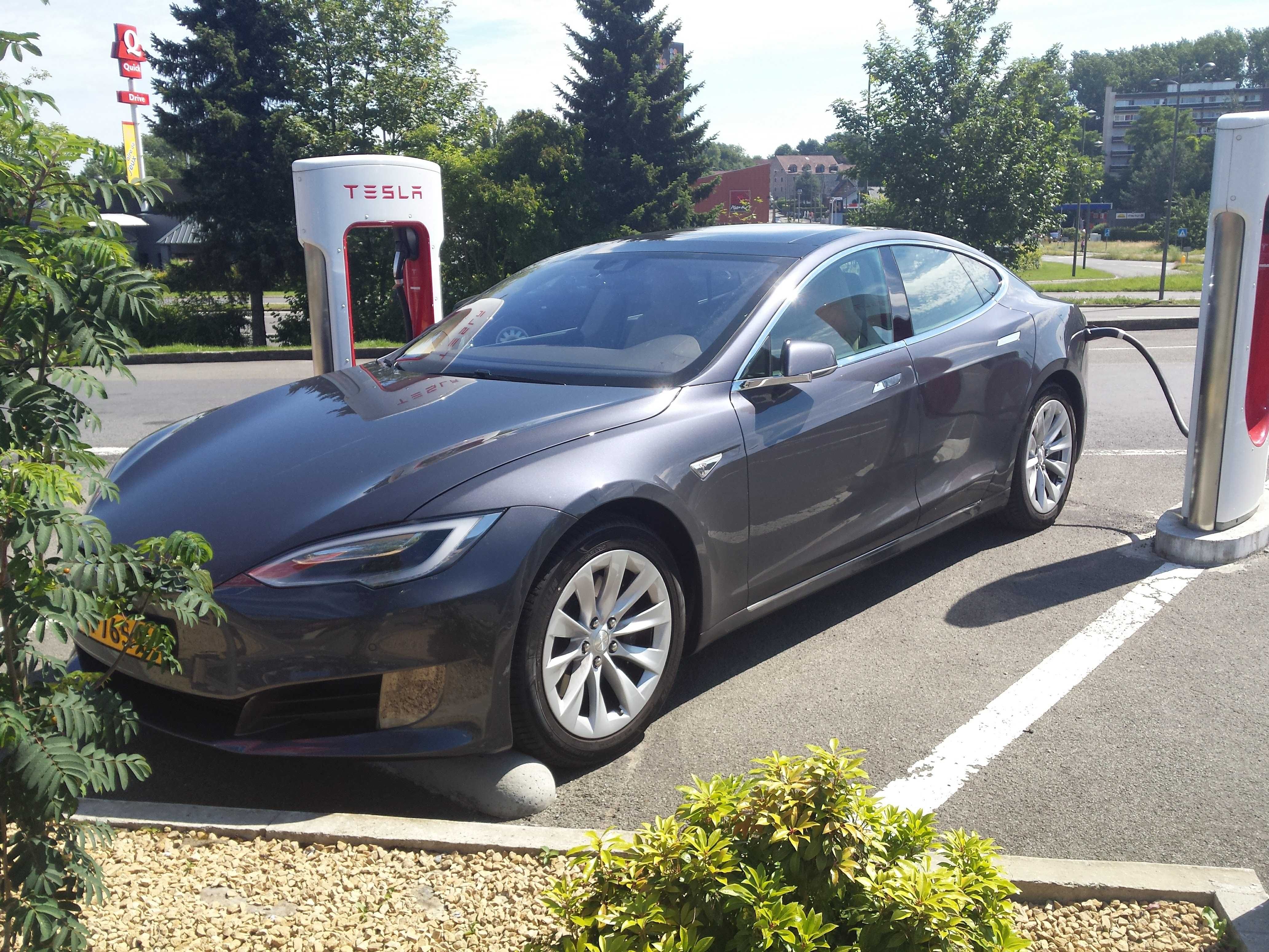 Tesla Model S 75 Free Charging 2016