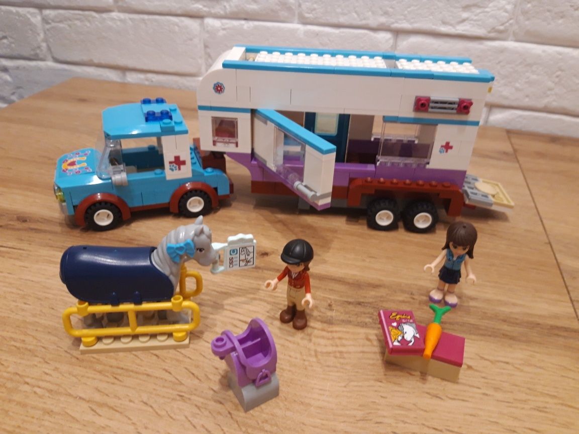 Klocki Lego Friends przyczepa weterynarza dla koni i myjnia dla koni