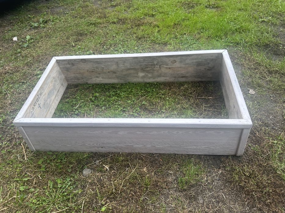 Sprzedam za100 zl skrzynie 1 metr na cmentarz dla dziecka