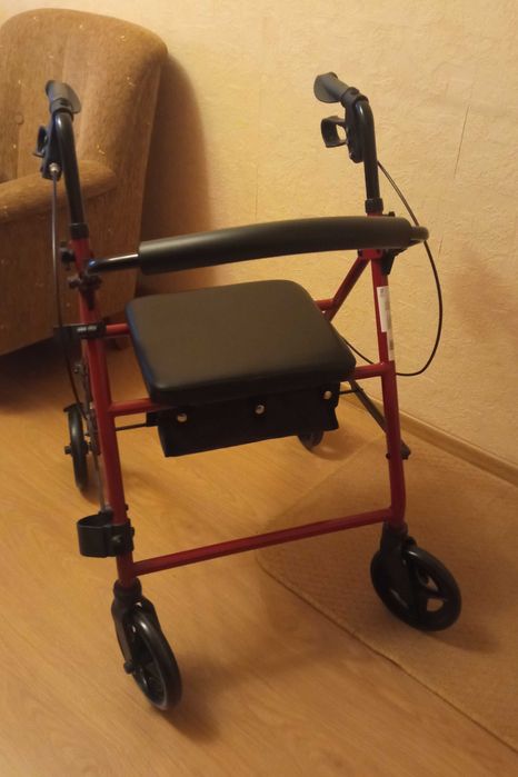 Podpórka rehabilitacyjna 4-kołowa