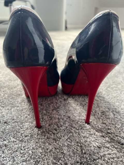 Pantofle, czółenka rozm. 38