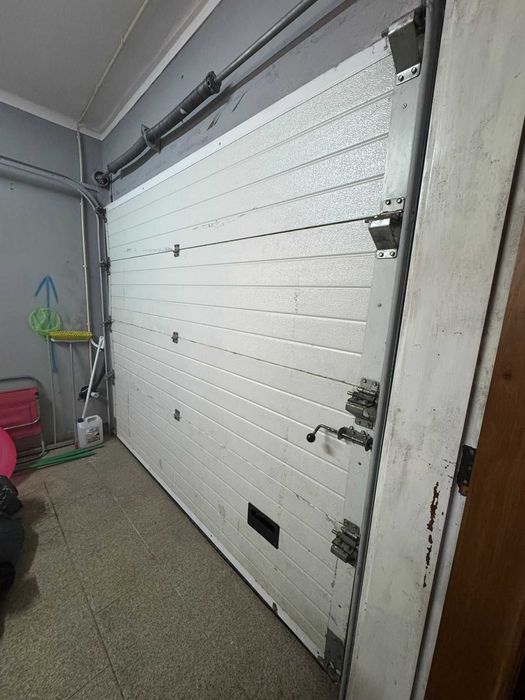 Portão de garagem seccionado