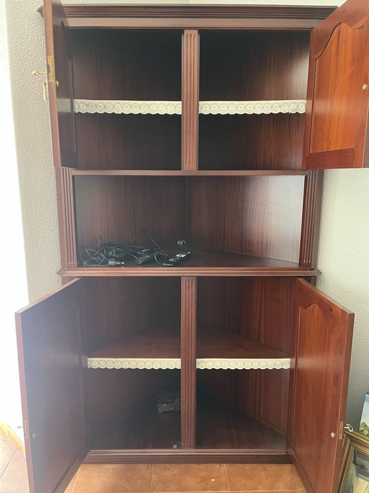 Movel de canto em madeira