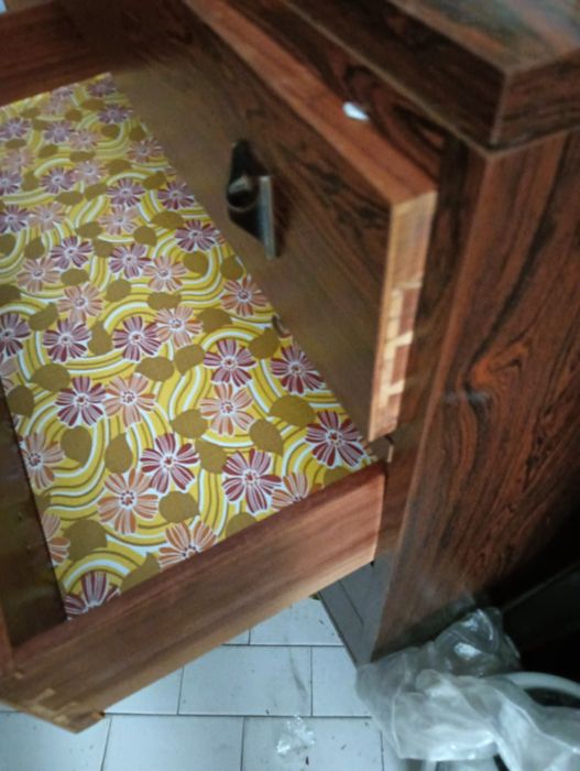 Cómoda forrada a fórmica.