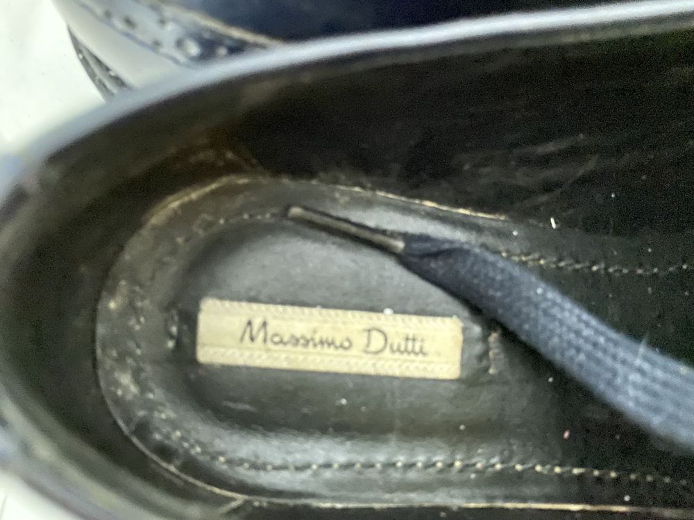 Sapatos clássicos . Marca Massimo Dutti