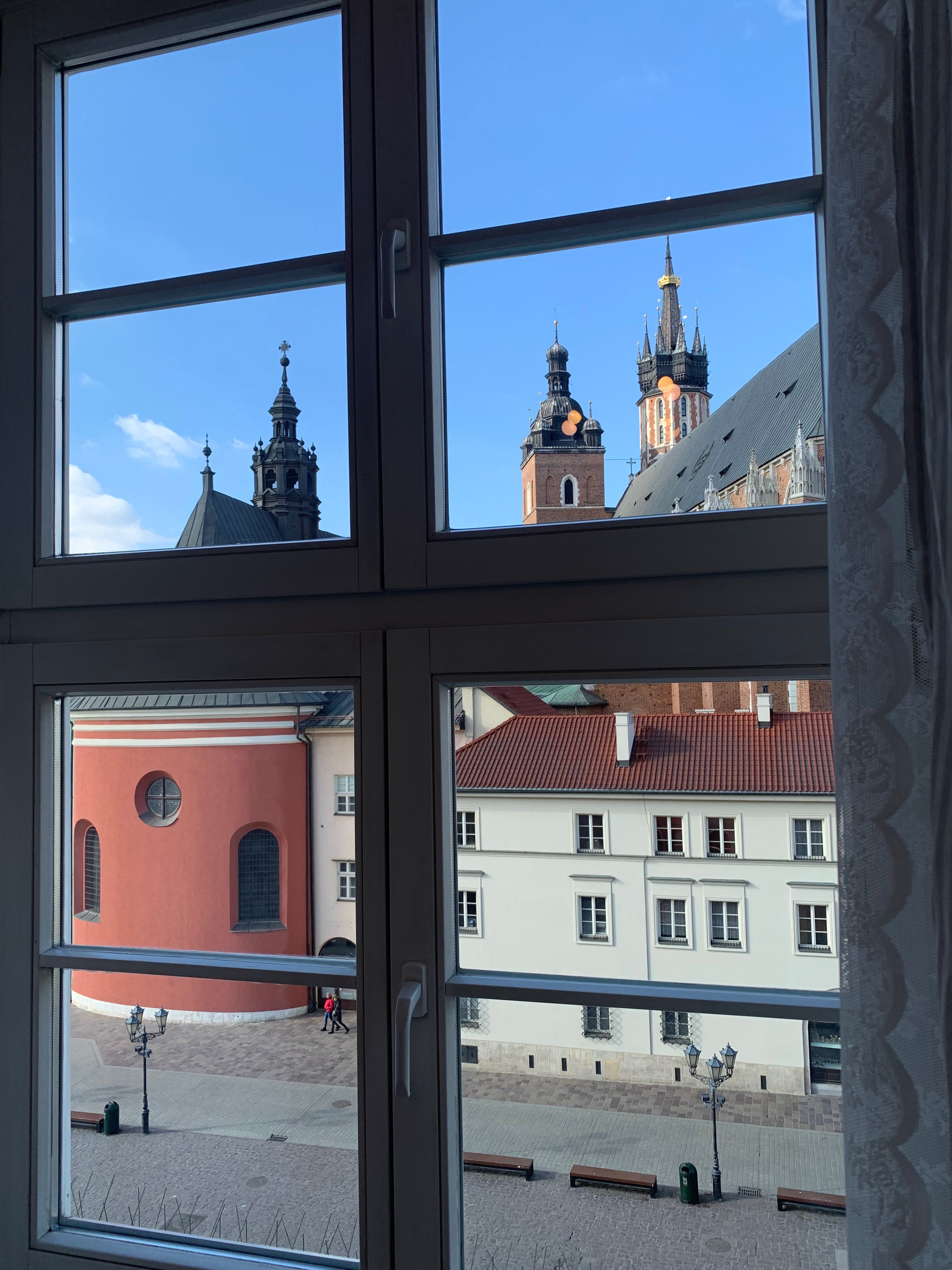 Do wynajęcia jasne mieszkanie 47m2, dwu  pok. z widokiem na Mały Rynek