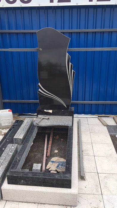 Пам‘ятники в наявності та під замовлення