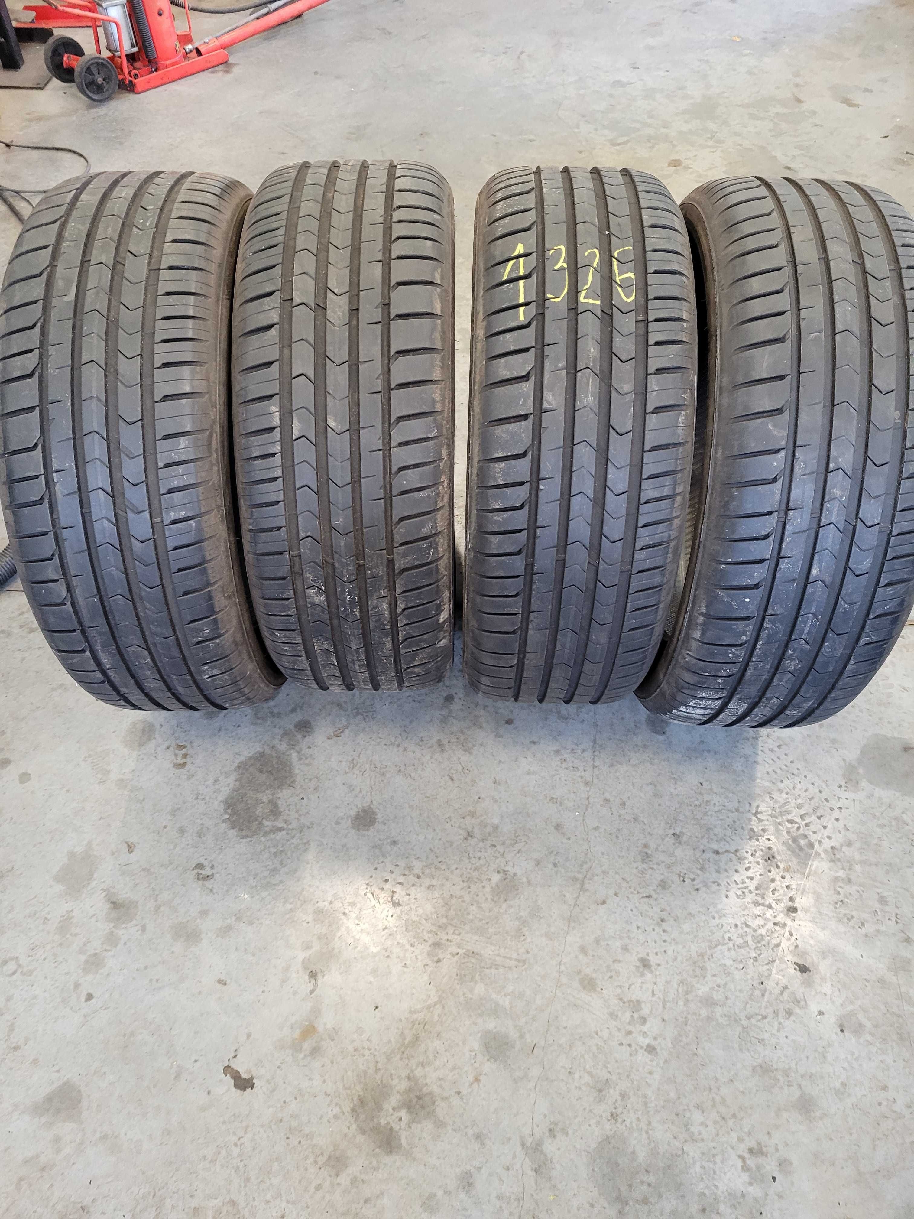 Komplet opon Vredestein 225/50 R 19