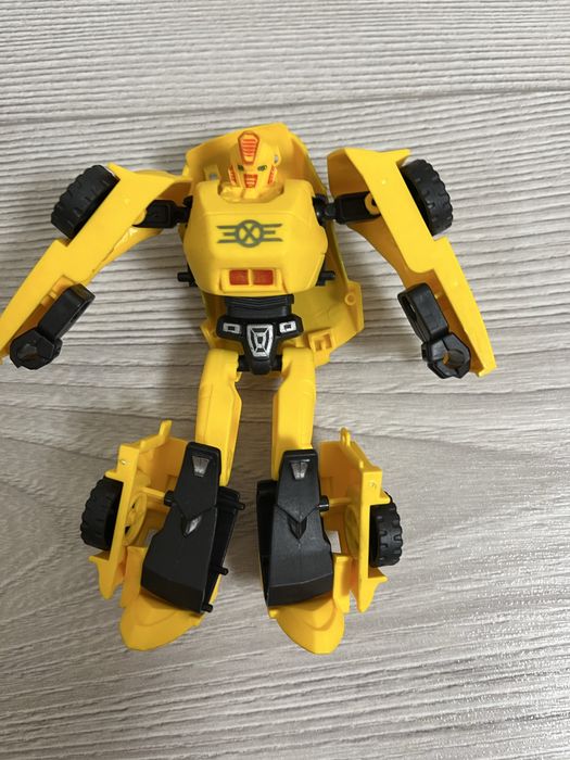 Тоботи трансформери в гарному стані