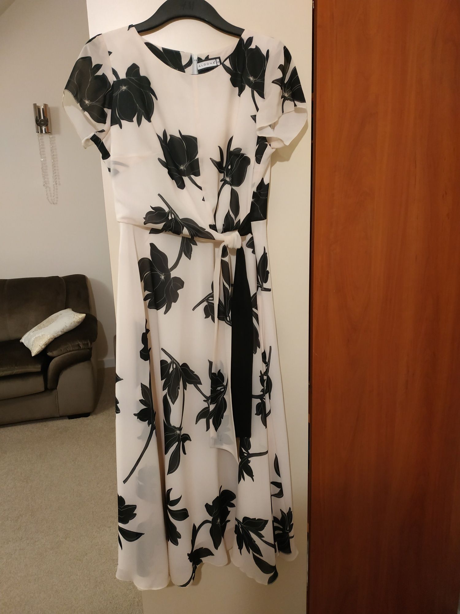 Sukienka w kwiaty Aldona 44