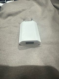 IPhone 8 z kablem usb