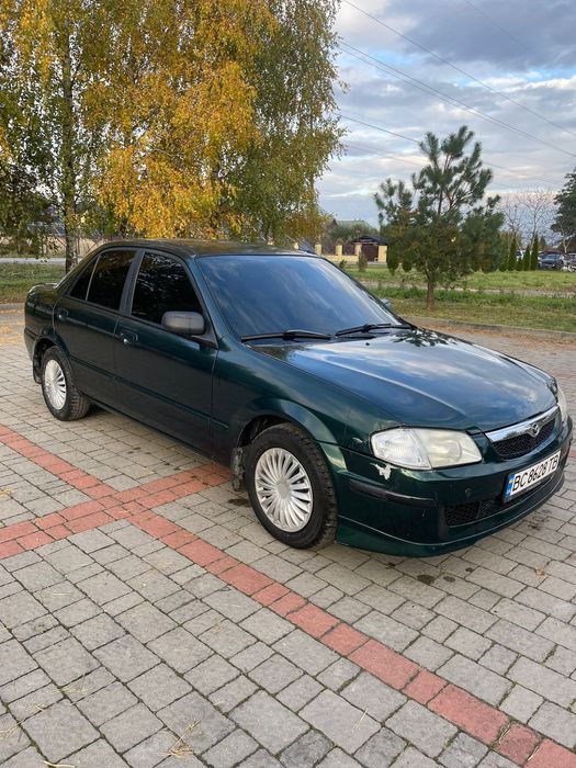 Автомобіль мазда