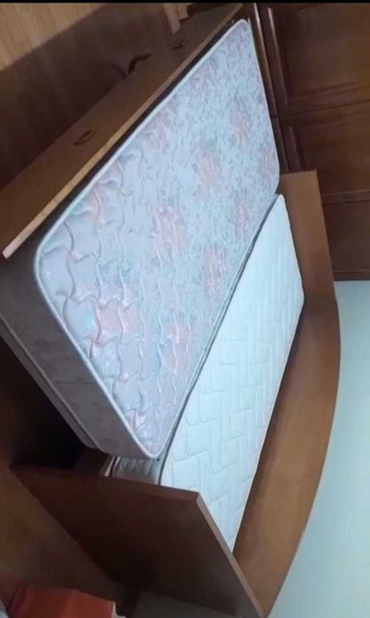 Cama de solteiro em madeira com gavetão + colchão extra