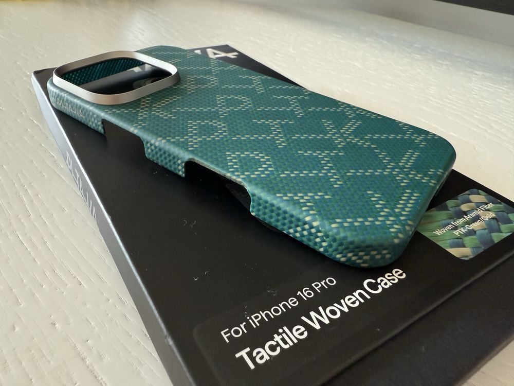 Pitaka tactile woven iphone 16 pro