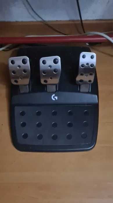 Volante Logitech G923 + Cambio manual *VERSÃO DE PS4/PS5 E PC*