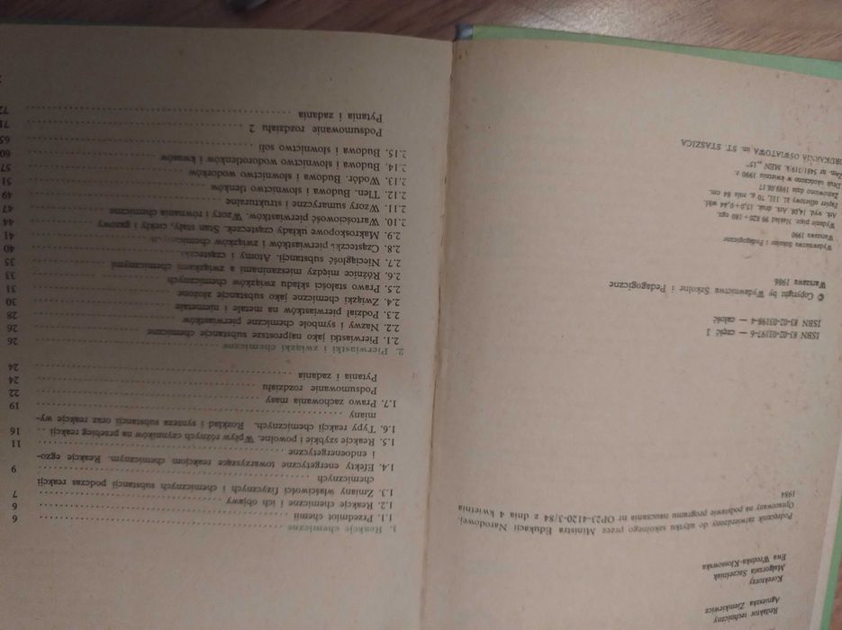 Chemia - dwa stare podręcznik klasa 8 i 1 Liceum Drapała.