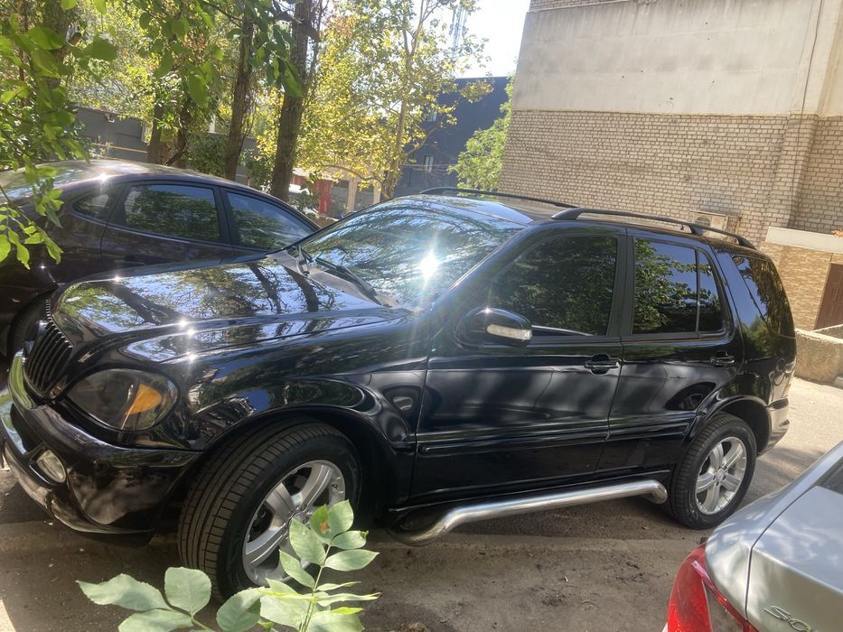 Мерсес ML в отличном состоянии. Полностью обслужен.