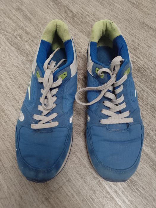 Sprzedam buty sportowe męskie rozmiar 40.