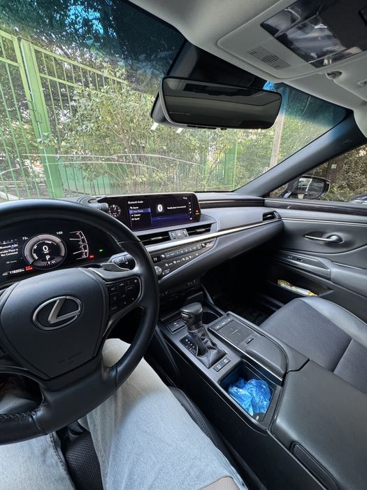 Lexus es 300h гібрид