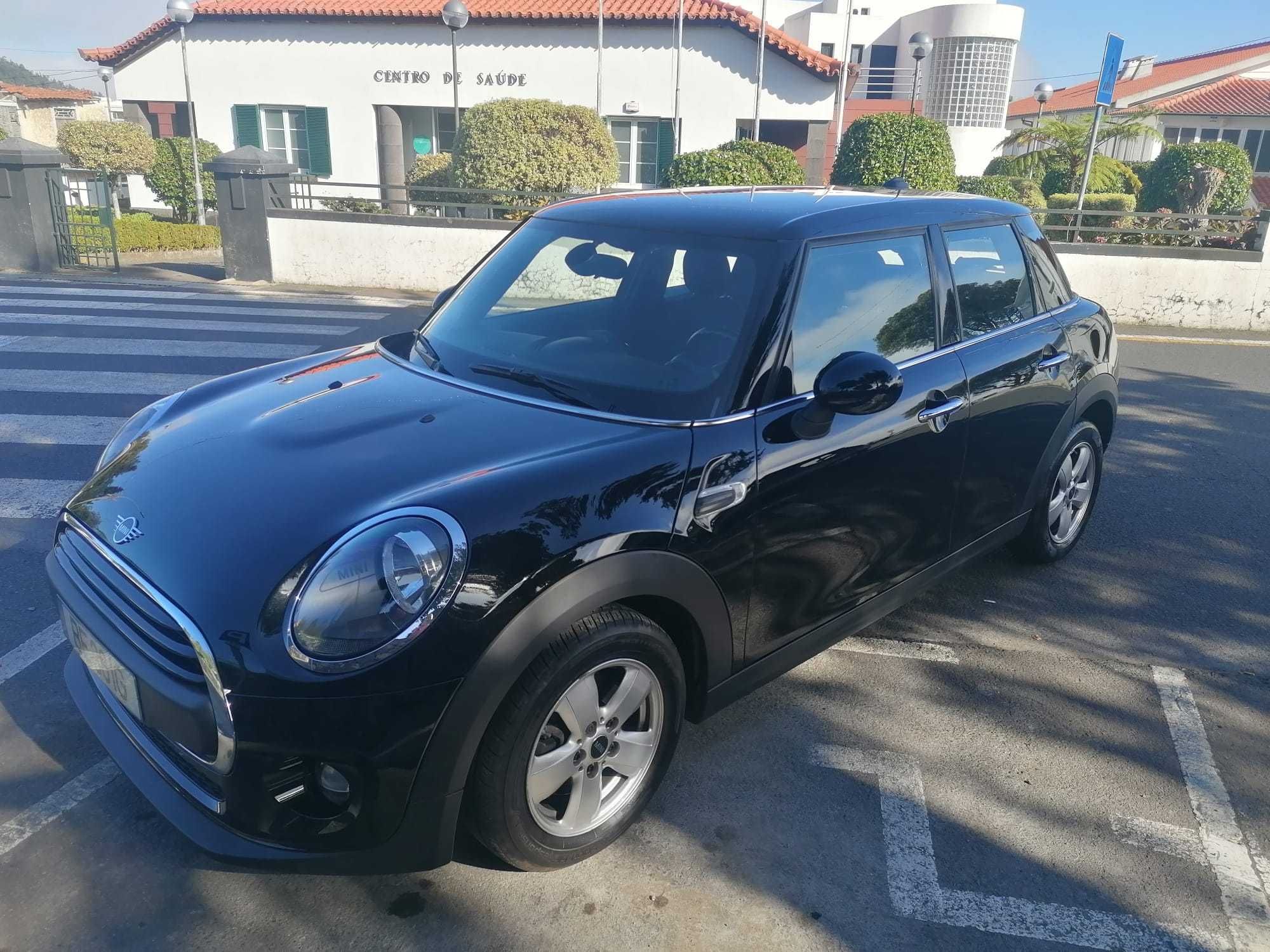 Mini Cooper D 2019 em excelente estado