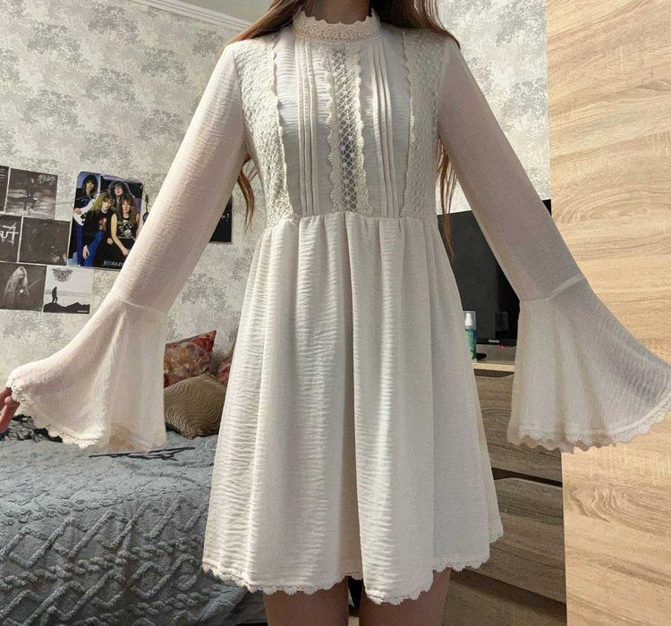 Вінтажна сукня з кльош рукавами