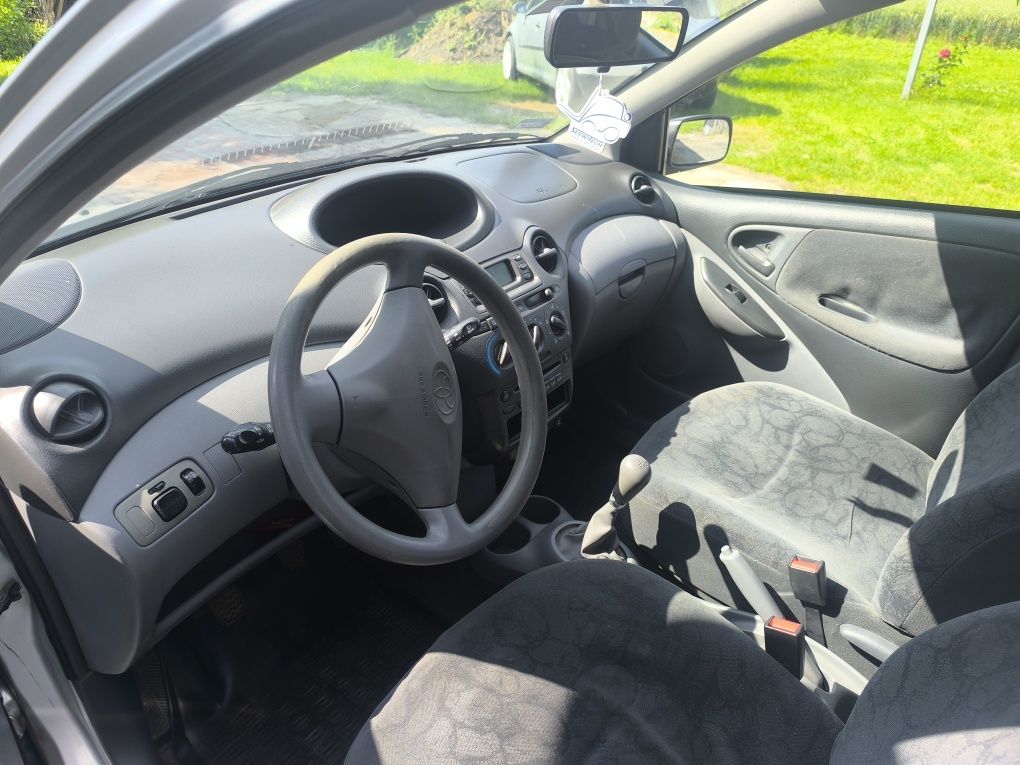 Sprzedam Toyotę Yaris I 1.0 VVT-I