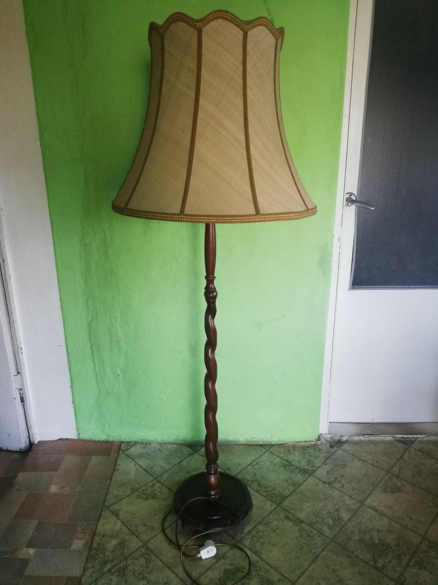 Lampa stojąca wysoka