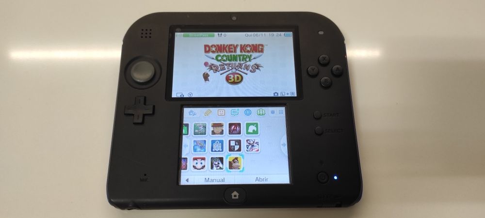 Vendo Nintendo 2DS com muitos jogos digitais.