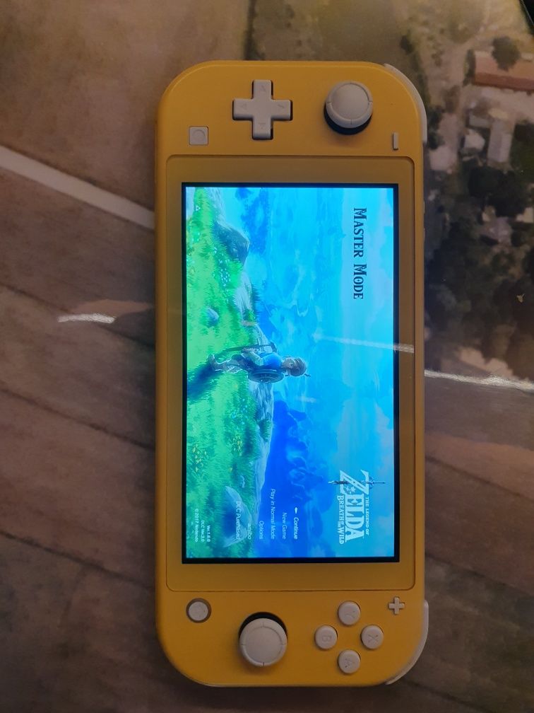 Nintendo switch lite + zelda breath of the wild