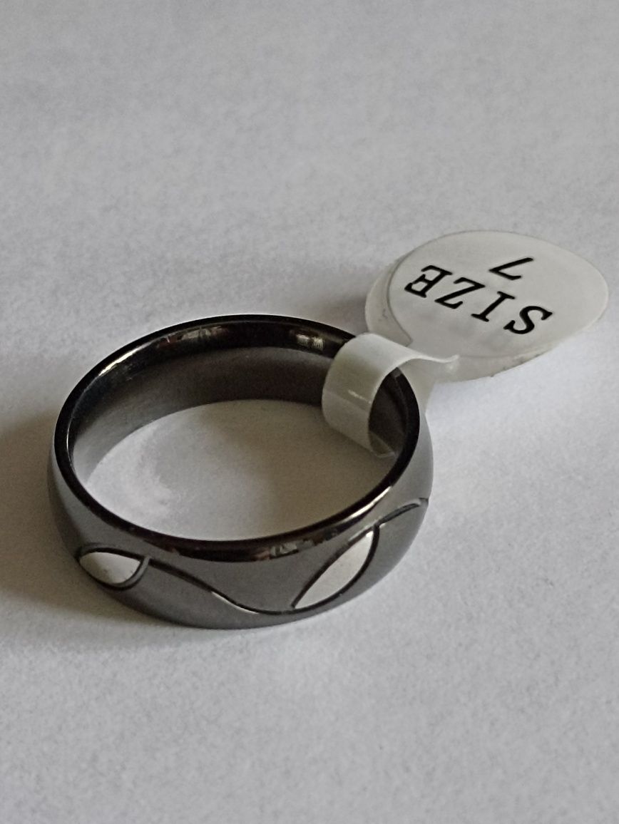 Nowy pierścionek ceramiczny, obrączka. Rozmiar 7