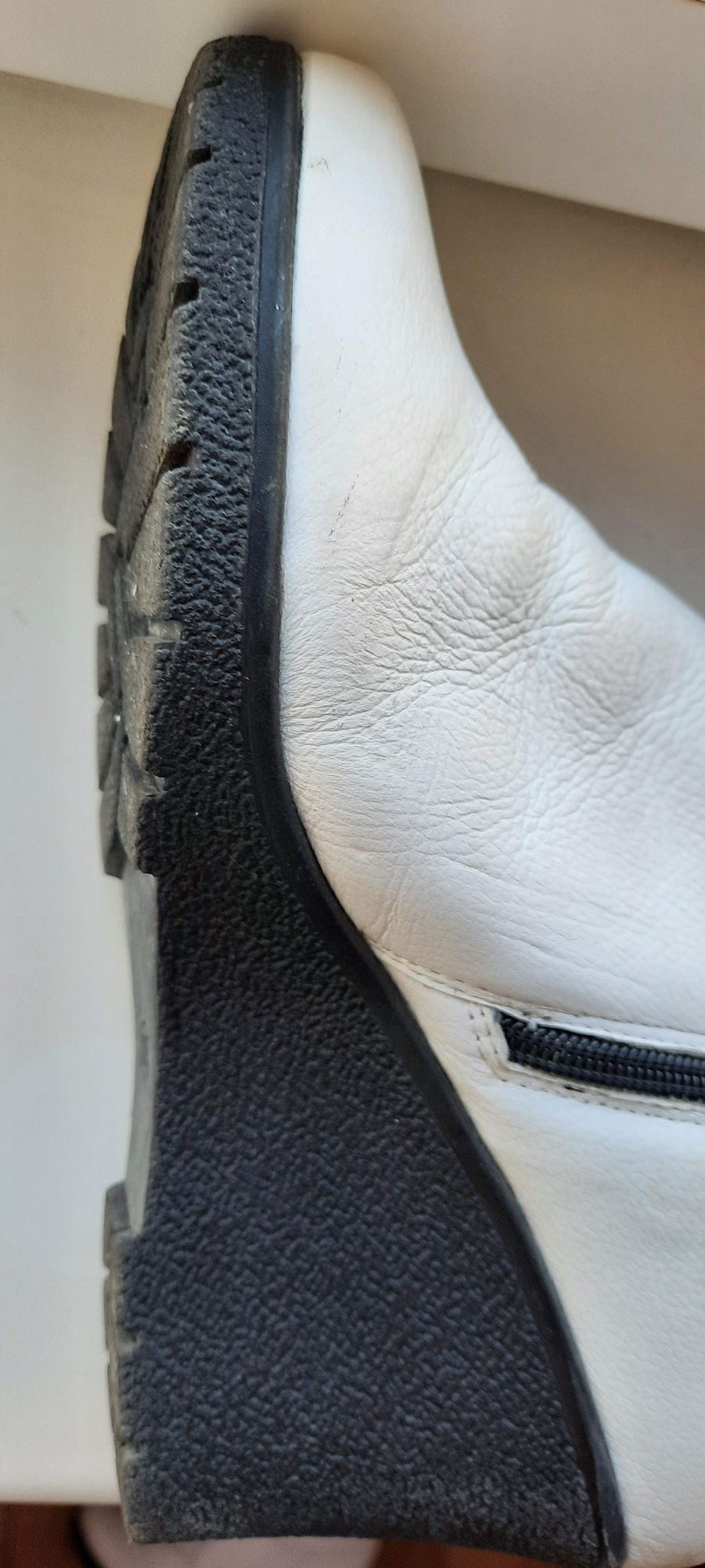 Белые кожаные сапоги на цегейке, на 36-37 размер