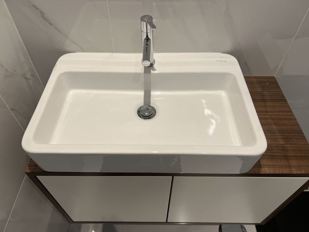 Lavatório de pousar novo, marca Valadares